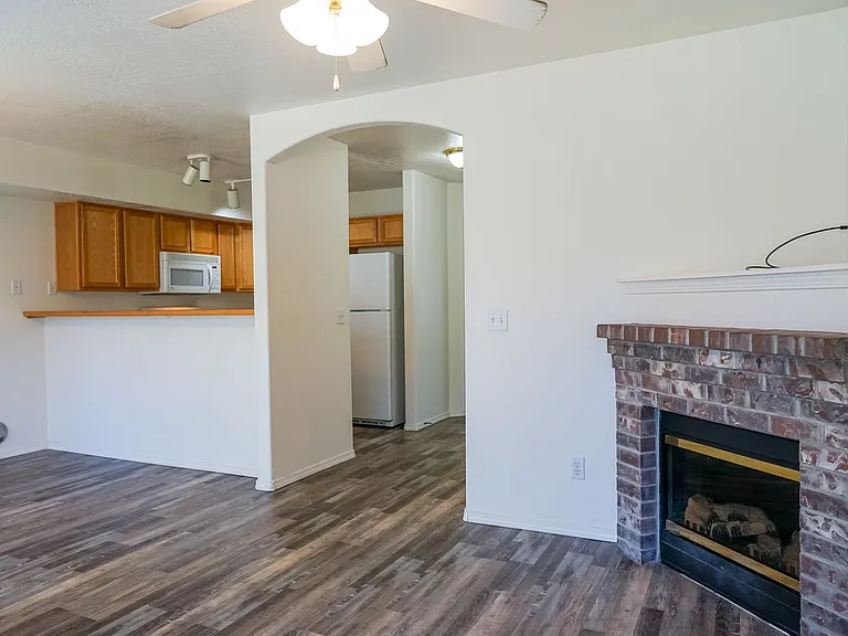1505-1519 W Hyacinth Ln #D — Photo 9