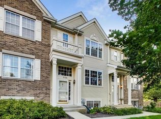 926 Clover Ln, Hampshire, IL 60140