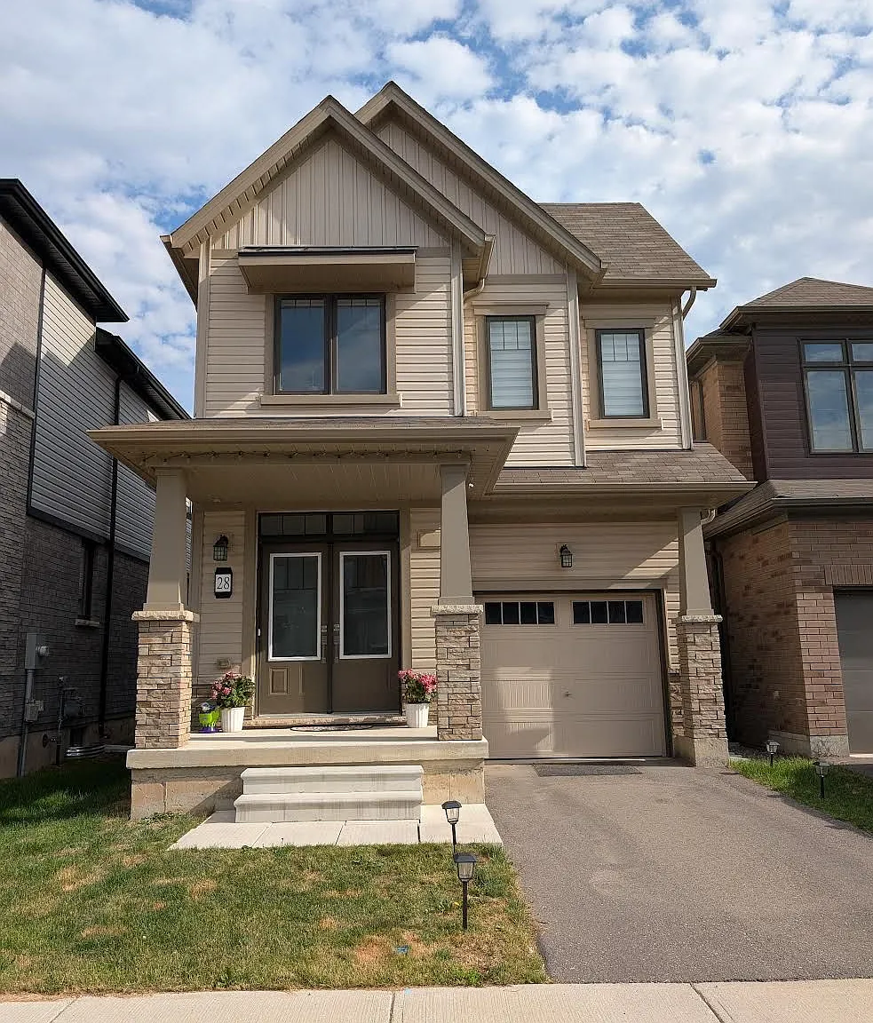 4 bed, $2,600 — Photo 1