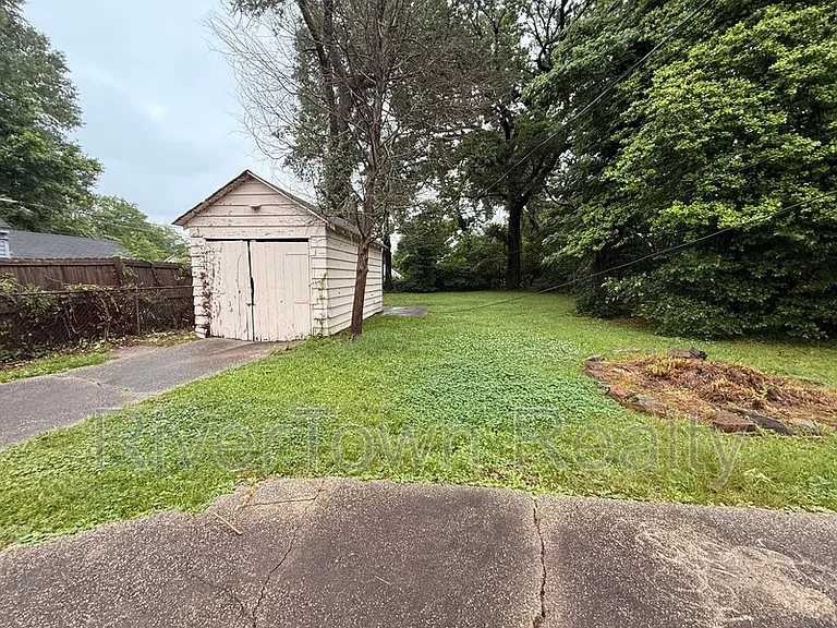 1026 Stonewall St — Photo 16