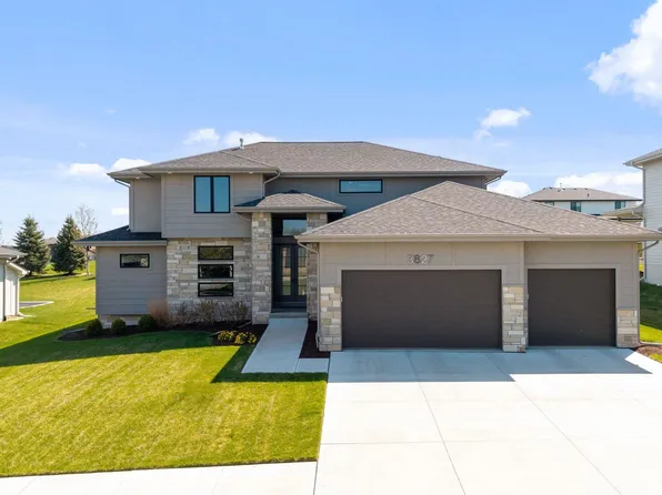 3827 S 212th St, Elkhorn, NE 68022