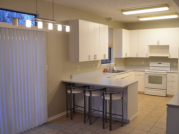 Eat-In Kitchen w/Brkfst Bar