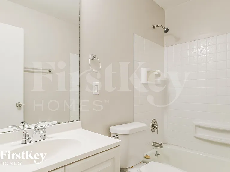 14501 Soho Dr — Photo 13