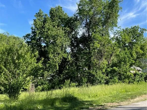 3003 N 33rd St, Kansas City, KS 66104