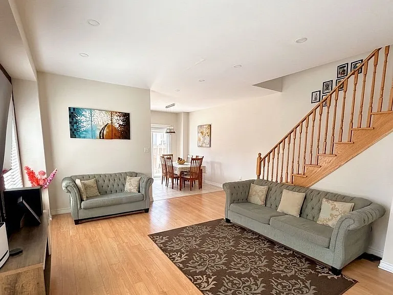 41 Crumlin Cres — Photo 9