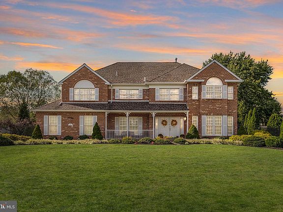 2nd image of 1246 Jarvis Ln