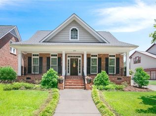 230 Courtyard Ln, Fayetteville, NC 28303