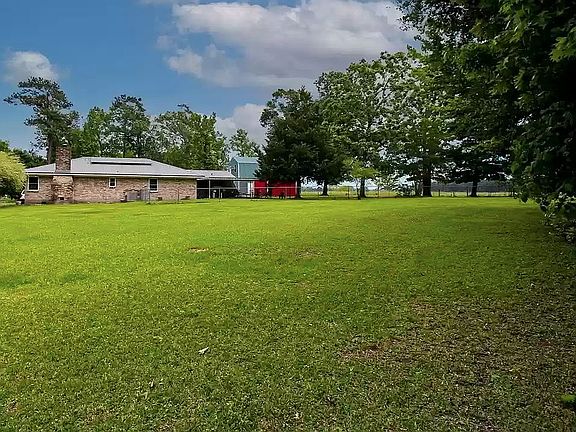 2nd image of 482 Lakeshore Dr