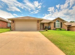 9426 Peachtree Ln, Midwest City, OK 73130