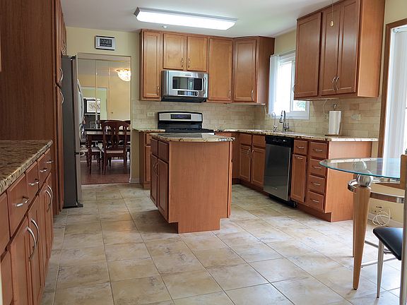 4th image of 3143 Carriage Way Dr