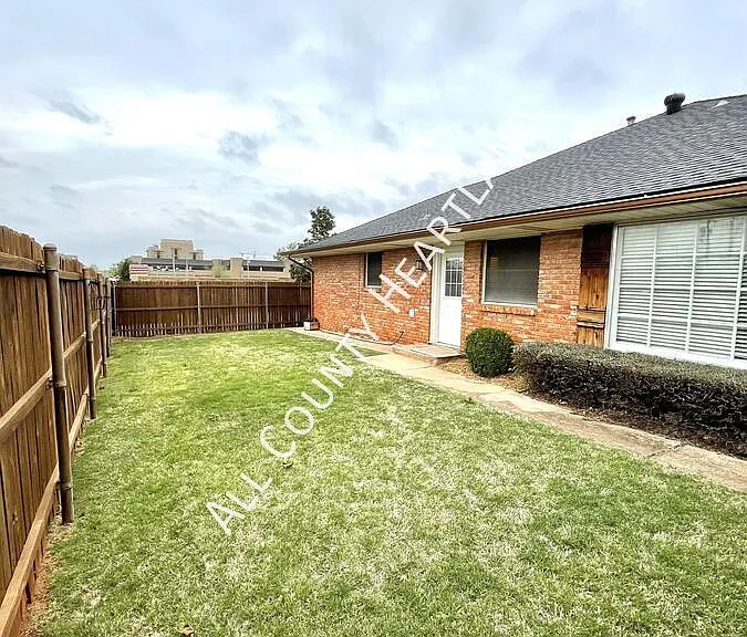 1100 Fenwick Pl — Photo 7