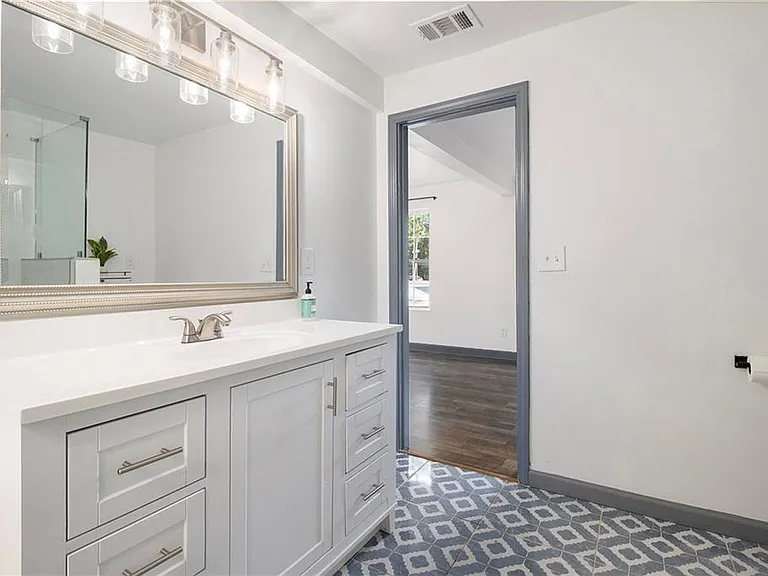 154 Wadley St NW — Photo 9