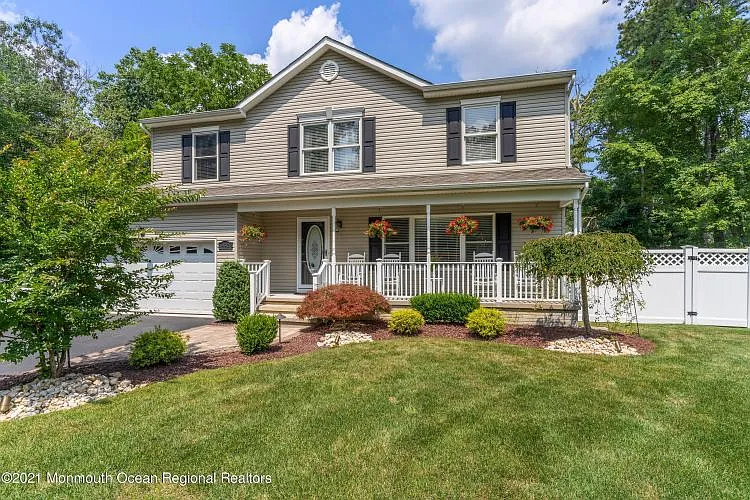 492 Freehold Rd photo 1