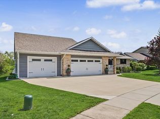 808 Cedar Ridge Ct, Mahomet, IL 61853