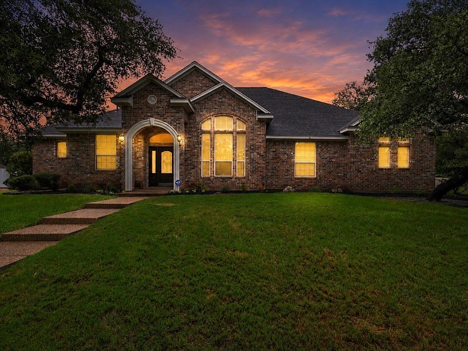 1st image of 100 Laurel Oaks Ln