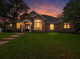 100 Laurel Oaks Ln, Crawford, TX 76638