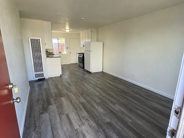 30 Welburn Ave #D — Photo 1