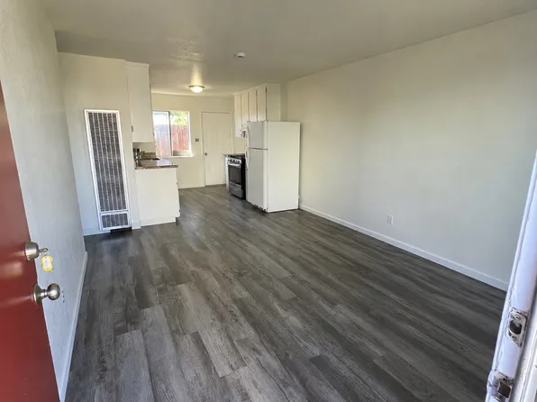 30 Welburn Ave #D, Gilroy, CA 95020