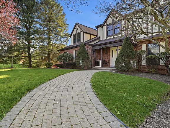 2nd image of 5915 Oak Hill Ct