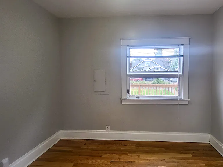 944 Cottage St NE — Photo 9