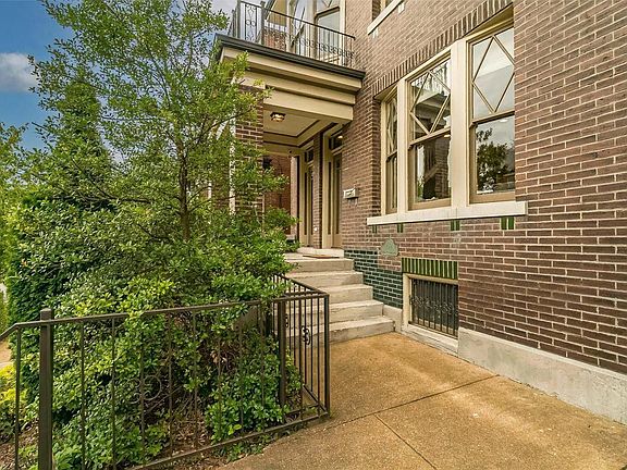 3rd image of 4120 Botanical Ave