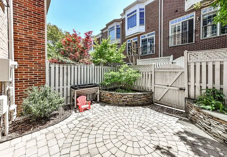 1572 21st Ct N — Photo 30
