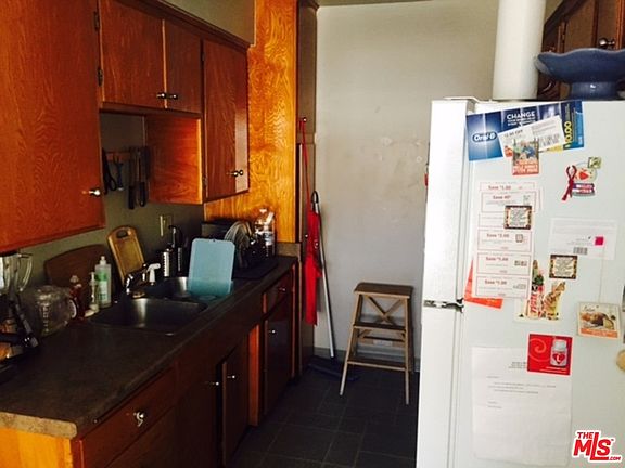 5th image of 817 S Gramercy Pl
