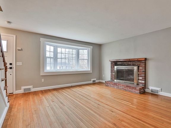 3rd image of 63 Wellington St
