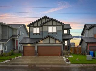 110 S Waterford Rd, Chestermere, AB T1X2P6