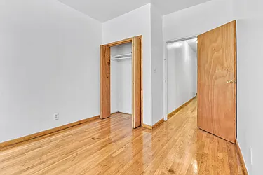 Rented by R New York