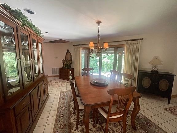 5th image of 104 Hickory Knls