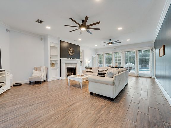 4th image of 2100 Lakeridge Cir