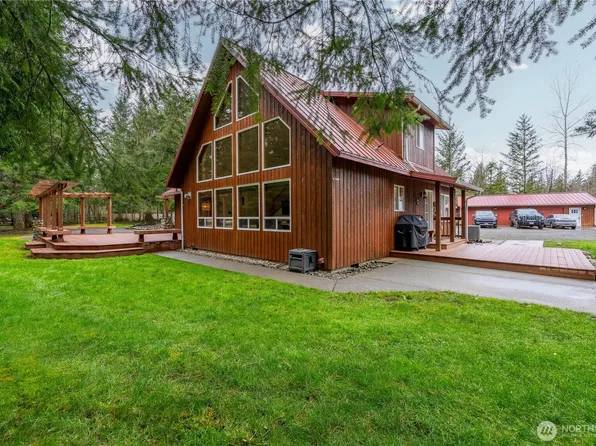 37213 W Lake Walker Drive SE, Enumclaw, WA 98022