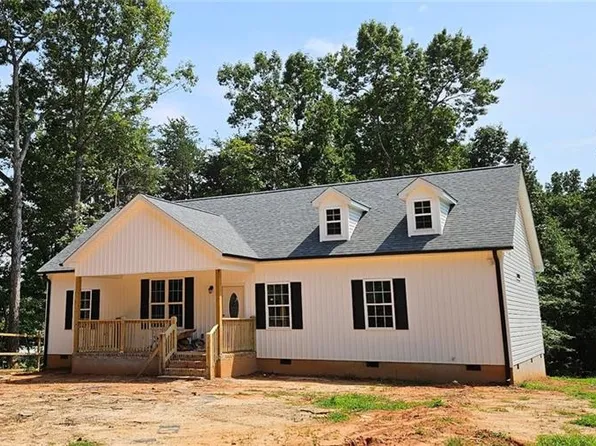 5006 Cobblestone Rd, Winston Salem, NC 27106