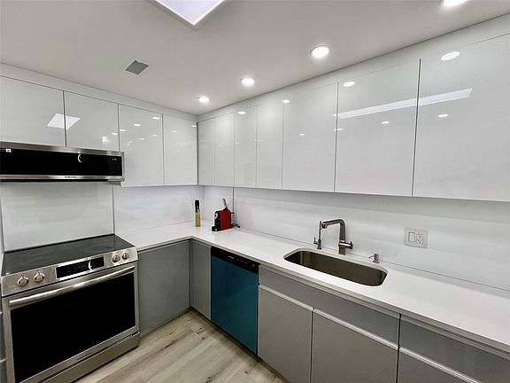 2nd image of 405 N Ocean Boulevard #1124
