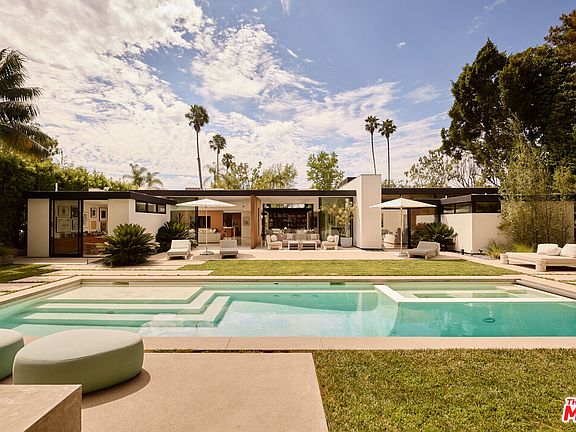 4th image of 570 Evelyn Pl