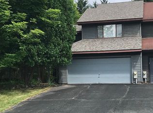 82 Meadowbrook Dr, Slingerlands, NY