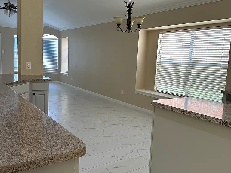 6609 Fairglen Dr — Photo 15