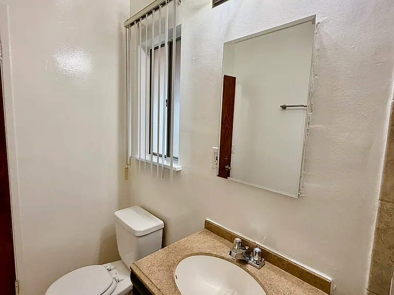 956 Wilcox Avenue — Photo 35
