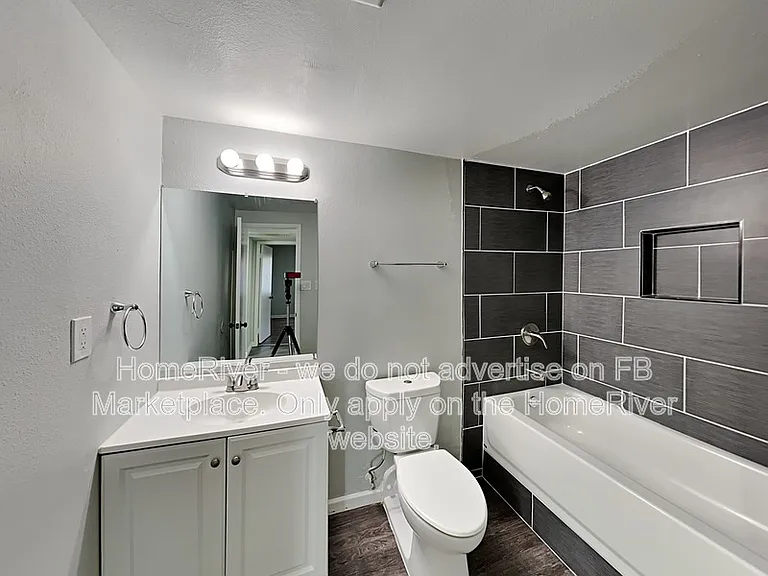 1801 N 63rd Dr — Photo 16