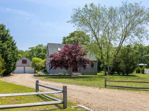 21 Dolly Ln, Oak Bluffs, MA 02557