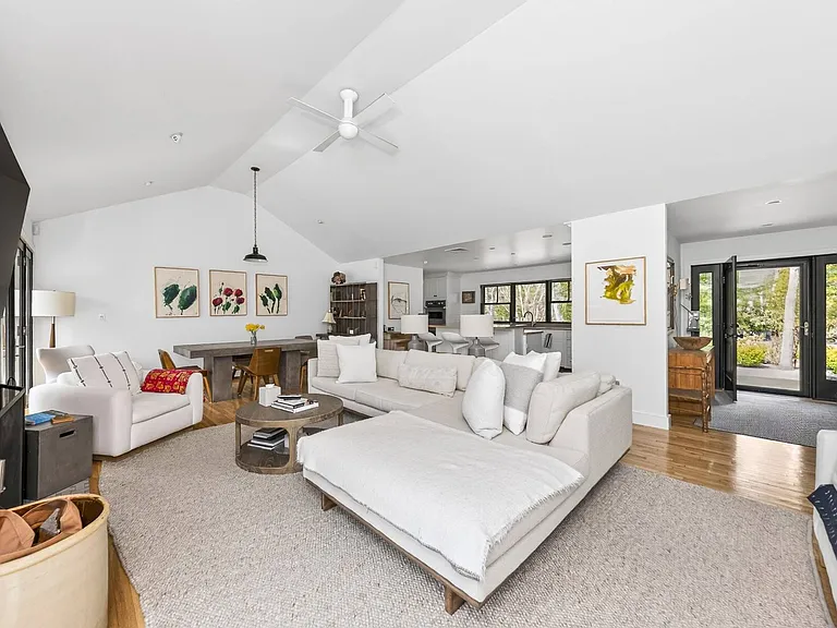 24 Lilla Ln — Photo 6