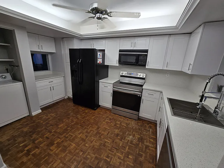 3107 N Palm Aire Dr — Photo 3