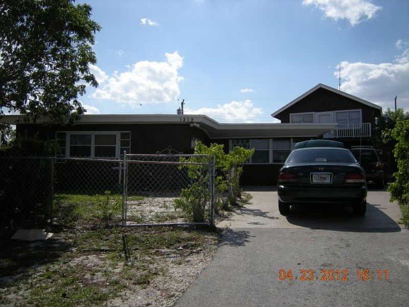 2nd image of 1219 NW 17th Ave