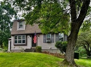 105 Bradford Dr, Feeding Hills, MA 01030