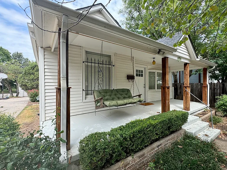 1005 N Waco Ave — Photo 19