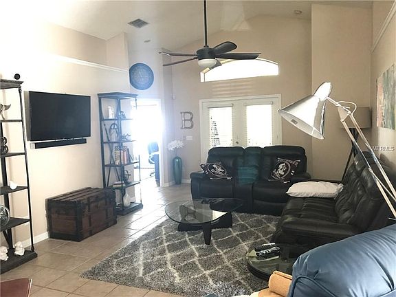 5th image of 608 Darkwood Ave