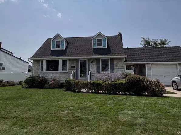 3642 Lark Street, Levittown, NY 11756