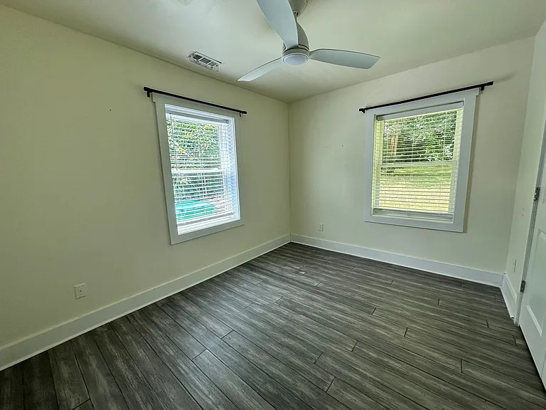 490 Barnett Dr — Photo 8