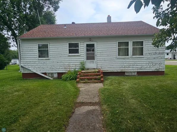 221 3rd Ave SW, Lidgerwood, ND 58053